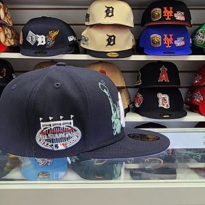 Alternative view of New Era Navy Blue New York Yankees Fitted Hat MLB  Status of Liberty 🗽 Patch Grey UV