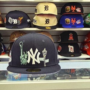 New Era Navy Blue New York Yankees Fitted Hat MLB  Status of Liberty 🗽 Patch Grey UV