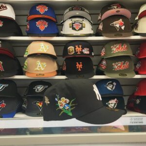 New Era 59FIFTY Fitted Black Yankees Butterfly, Pink UV - Image 2